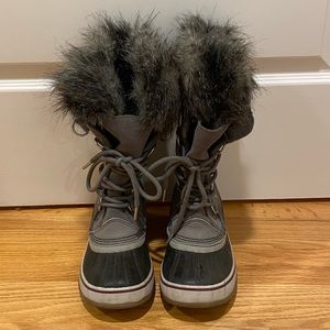 SOREL waterproof snow boots size 6.5 - LIGHTLY USED